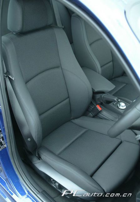 R BMW 130iMb DƬ D 